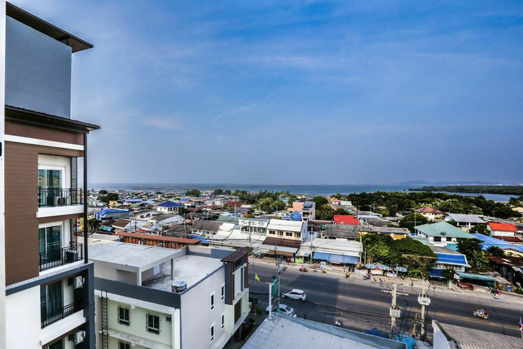 Central Place Serviced Apartment Angsila Chonburi Eksteriør bilde