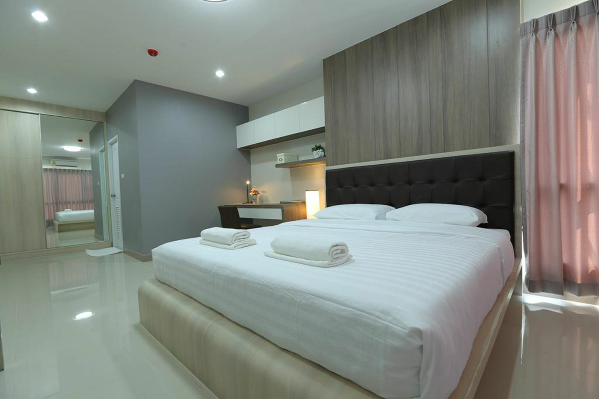 Central Place Serviced Apartment Angsila Chonburi Eksteriør bilde